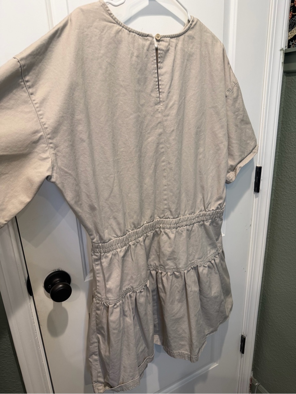 ASOS Neutral Tiered Short-Sleeve Dress in Light Beige. 0073 - Picture 3 of 4